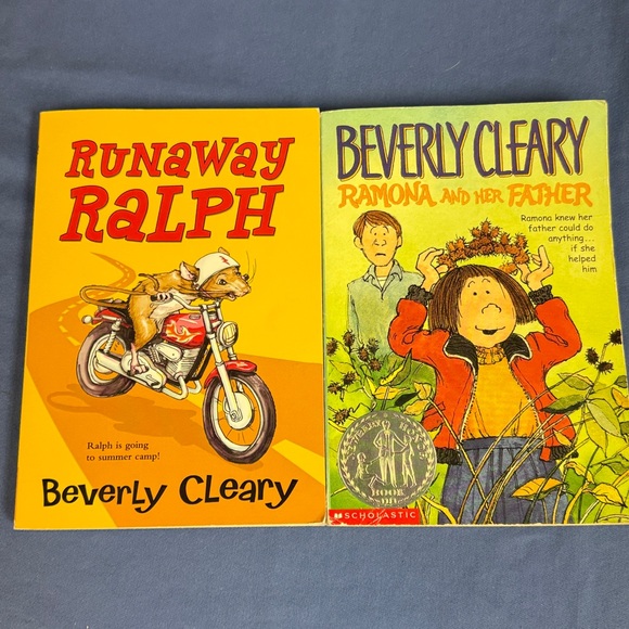 A Wrinkle In Time by Madeleine L’Engle & 4 other Paperback books - Picture 4 of 13